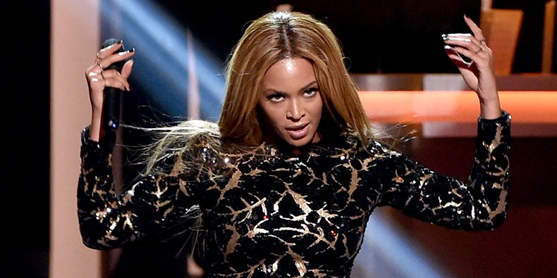 Beyoncé será llevada a jucio por brujería