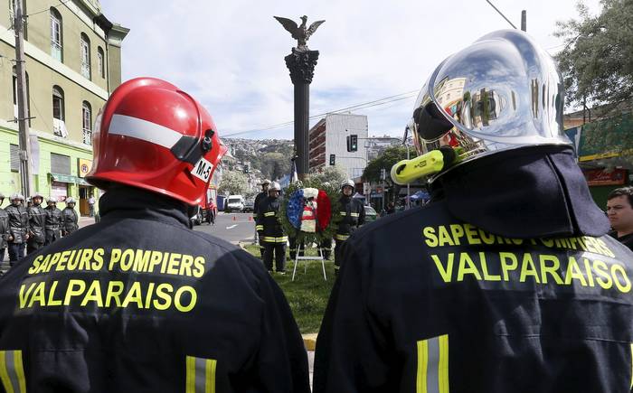 Valparaíso: Proponen que Bomberos se haga cargo de gestión de estacionamientos de la ciudad