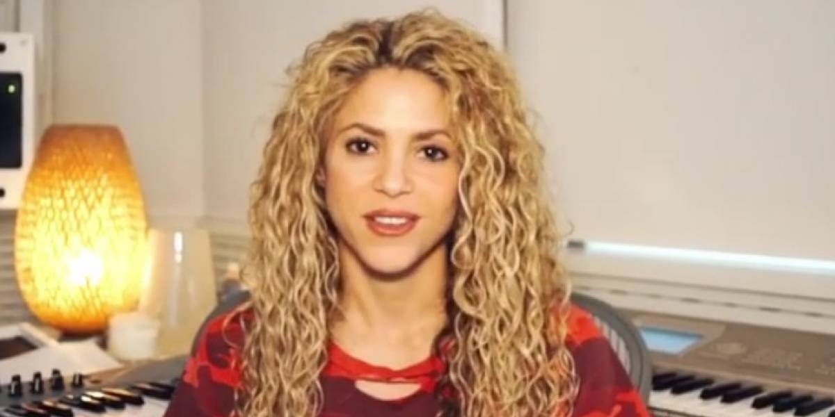 (Foto) Shakira usó blusa sin sujetador y es duramente cuestionada