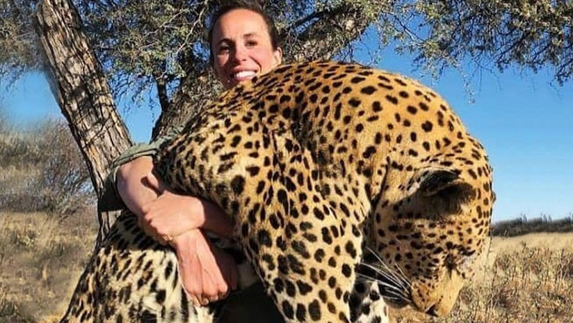 Imágenes de una cazadora con un leopardo muerto causan indignación