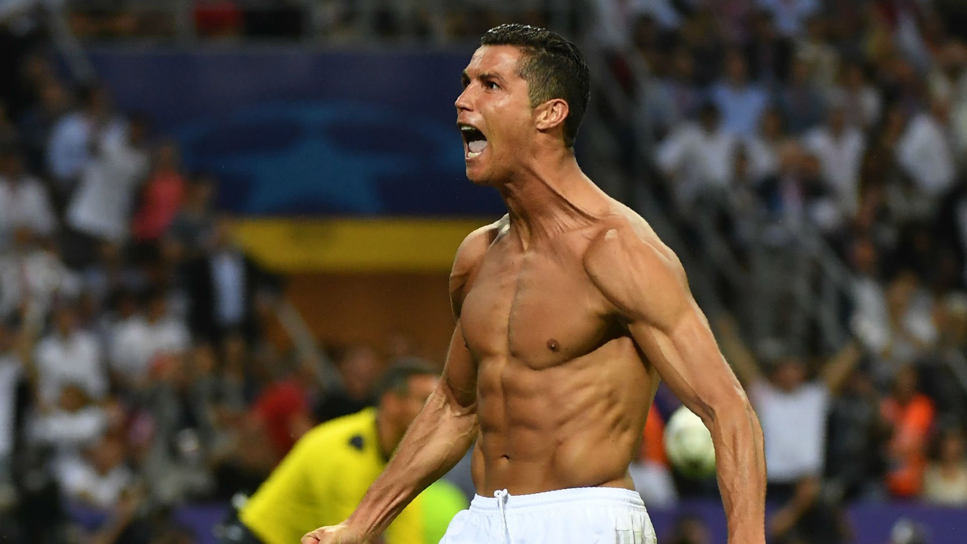 «Wow, ¡Soy tan bello!», así Cristiano Ronaldo presume de su cuerpo frente al espejo