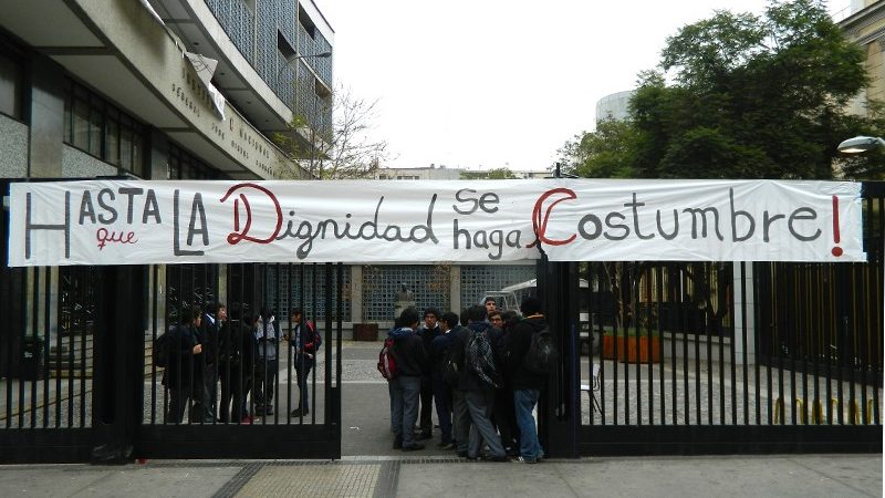 Contraloría: Funcionarios municipales no pueden registrar a alumnos del Instituto Nacional