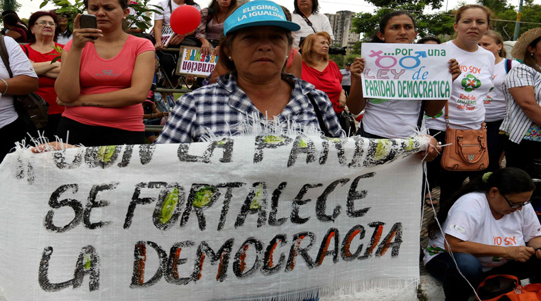 Paraguay busca que el 50% de los cargos públicos sean ocupados por mujeres