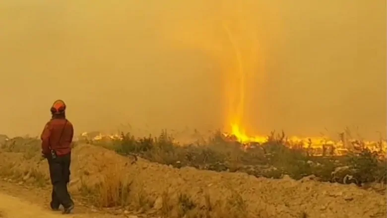 tornado de fuego en canada