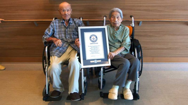 Ancianos japoneses cumplieron  81 años de casados y son Récord Guiness