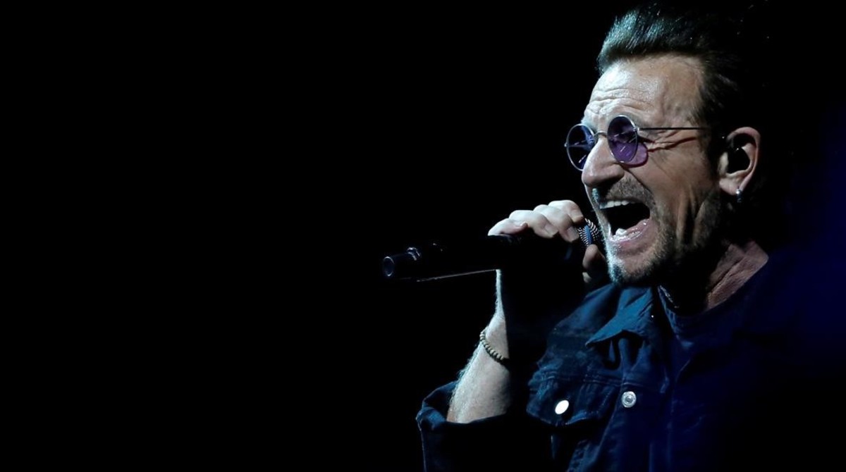 (Video) Bono recupera la voz y continúa gira de U2 después de incidente en Berlín