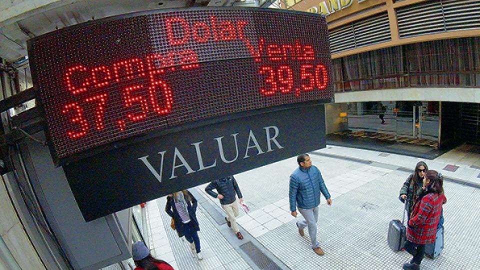 Banco Central de Argentina sigue «quemando» reservas para frenar la corrida