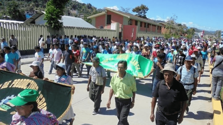 Disturbios en Perú en protesta contra bajos precios de la venta legal de hoja de coca