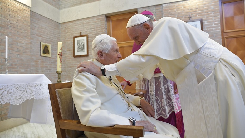 Se filtran cartas de Benedicto XVI pidiendo al papa Francisco que cese sus críticas