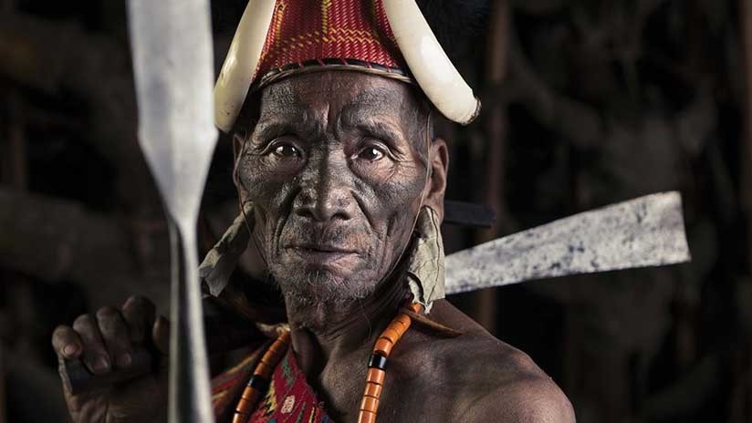 (Fotos) Últimos cazadores de cabezas de una tribu india son inmortalizados en un libro