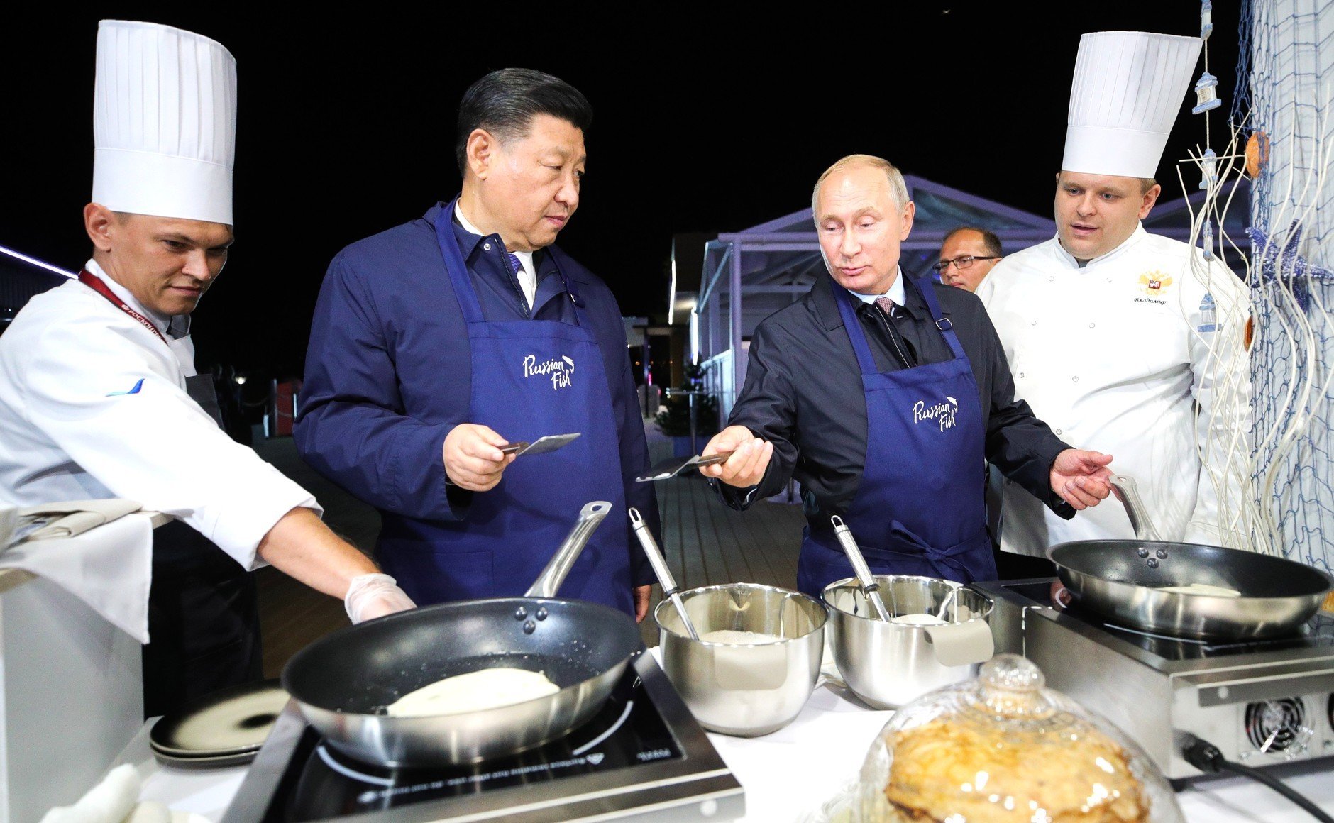 (Video+Fotos) Putin y Xi Jinping cocinaron y degustaron unos panqueques rusos con caviar