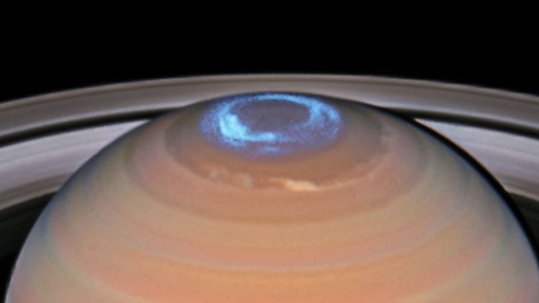 (+Vídeo) Sorprendente imágenes sobre los anillos de Saturno oscilando en su polo norte