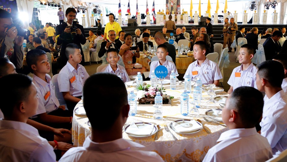 (Video+Fotos) Tailandia ofreció mega banquete a los rescatistas de los niños de la cueva