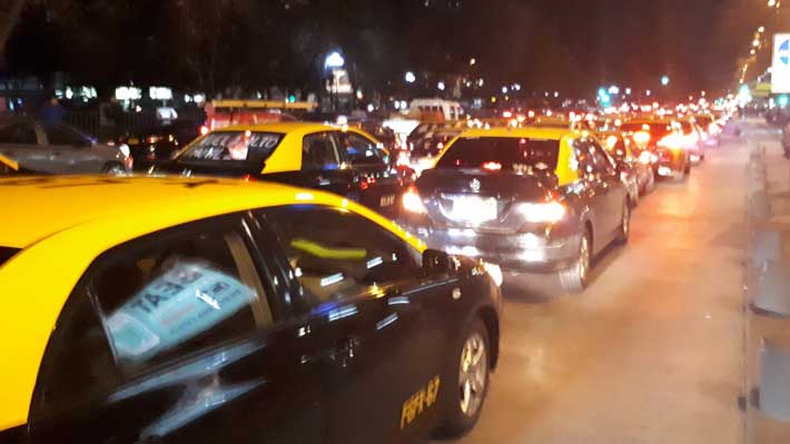 Santiago: Detienen a taxista por robar y dejar con heridas graves a un pasajero suizo