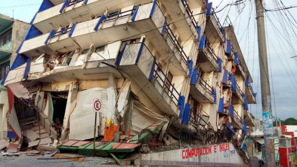 «Escalofriantes» hallazgos de corrupción en derrumbes por terremoto en México