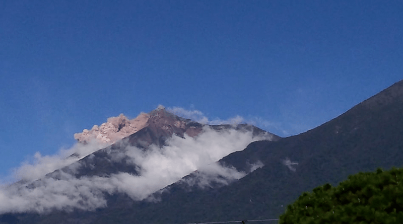 (Video) Guatemala se mantiene en alerta ante avalancha del Volcán de Fuego