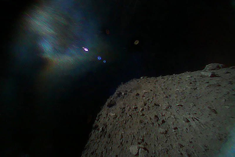 Sonda espacial envió las primeras fotos desde el asteroide Ryugu