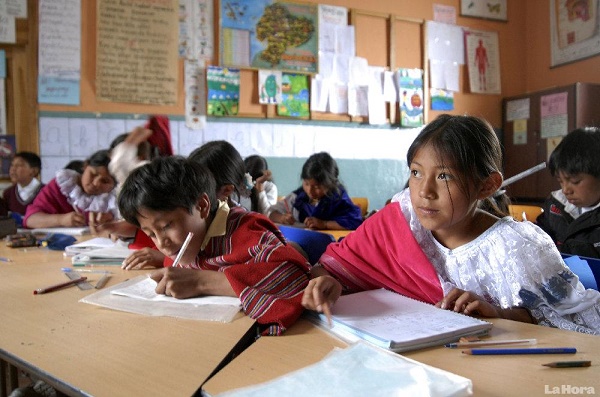 Educación intercultural bilingüe garantiza el derecho a la identidad indígena