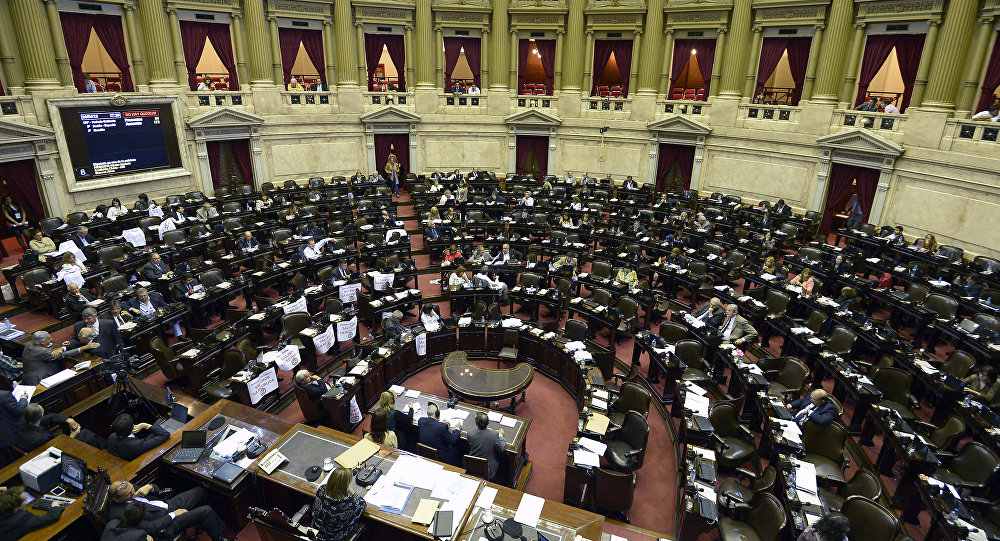 Cámara de diputados aprueba el presupuesto de austeridad de Argentina