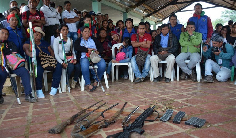 Aplican justicia indígena a dos hombres que portaban armas en Colombia