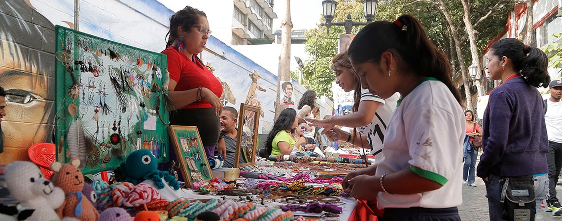 Caracas recibe noviembre con una gran feria artesanal de Navidad