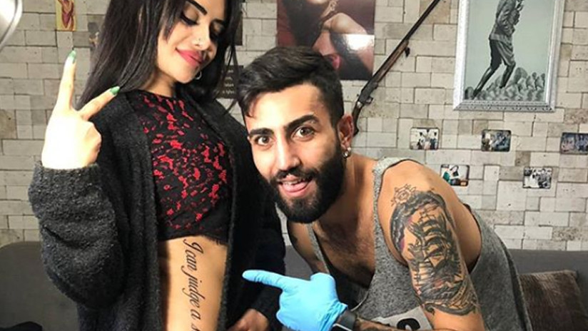 A estrella de televisión le hacen bullying por hacerse un tatuaje con mala traducción