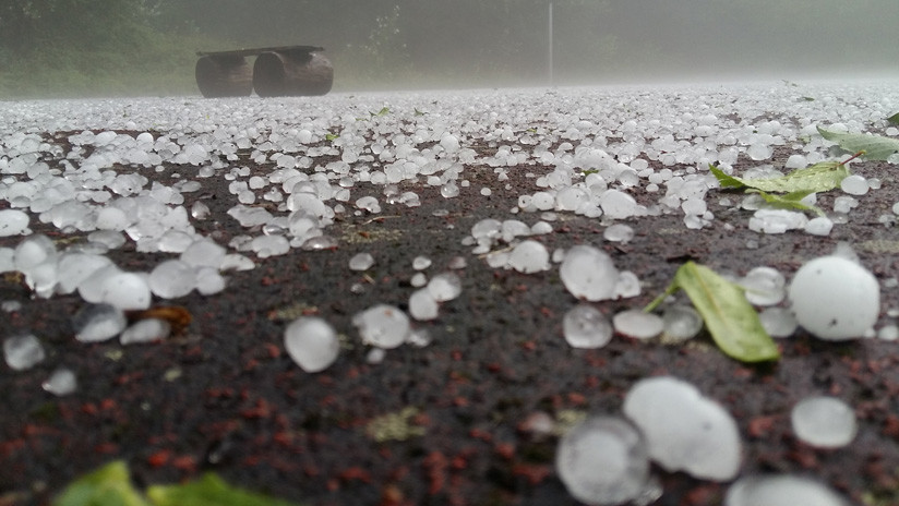 (+Vídeo) Camarógrafo resulta herido por lluvia de granizos en Argentina