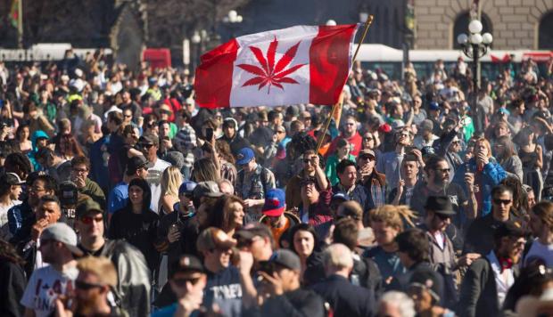 Comenzó la venta legal de marihuana recreativa en Canadá