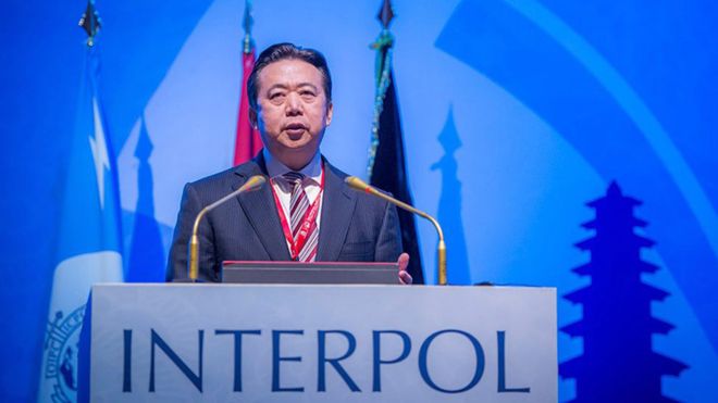 Investigan misteriosa desaparición del presidente de Interpol en viaje a China