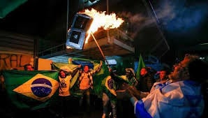Seguidores de Bolsonaro llevan la violencia política a las calles