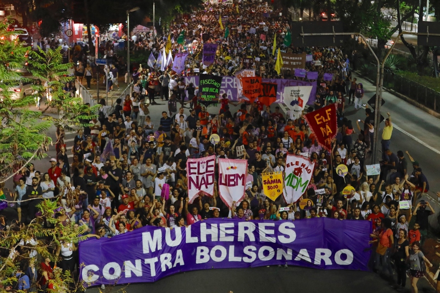 mujeres protestan contra bolsonaro en brasil