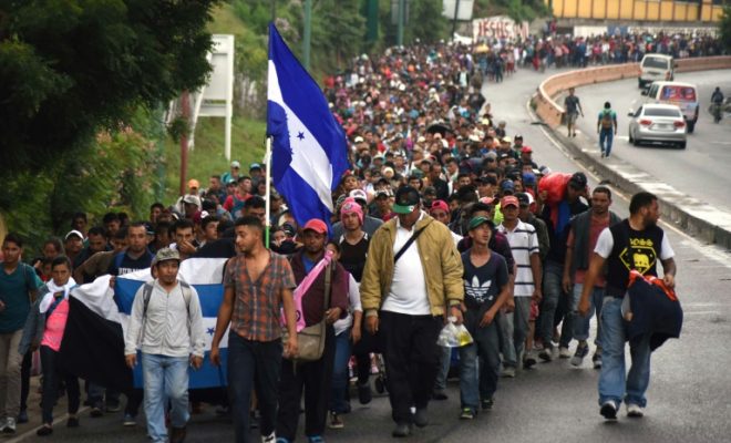 Gobierno guatemalteco se mantiene firme para evitar que la caravana humana de hondureños avance dijo el vicecanciller