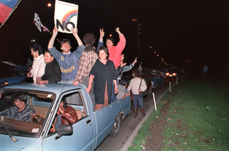 A 30 años del triunfo del NO: 3 de cada 4 chilenos no sabe qué se conmemora el 5 de octubre