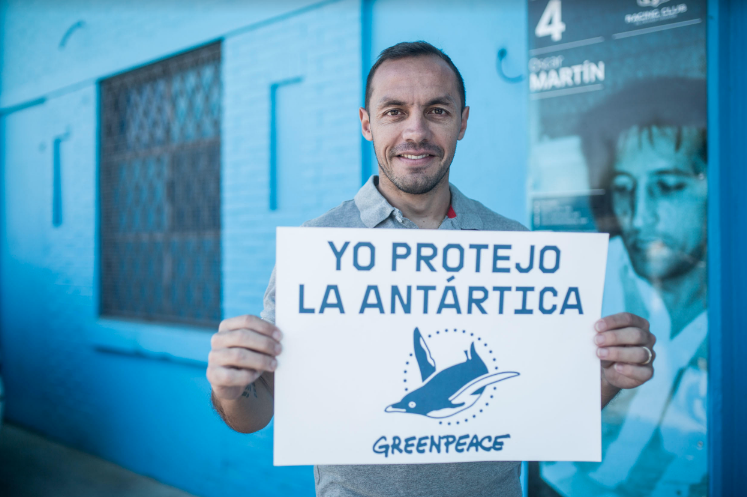 Marcelo Díaz se convierte en el nuevo crack de ballenas y pingüinos al apoyar creación de santuario antártico