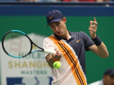 Chileno Nicolás Jarry saca del Master de Shanghái al número seis de la ATP