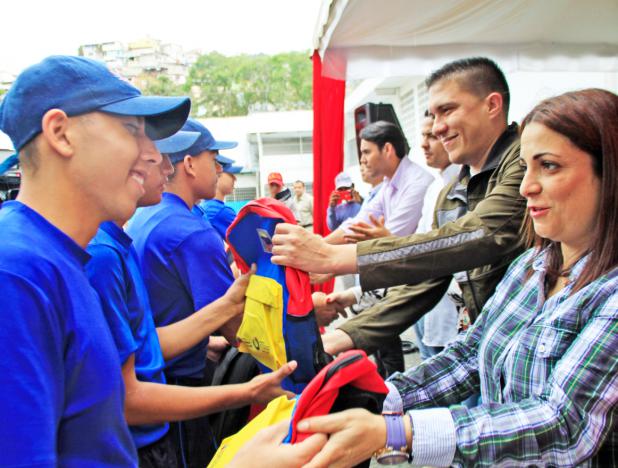 Jóvenes privados de libertad reciben útiles escolares en Venezuela