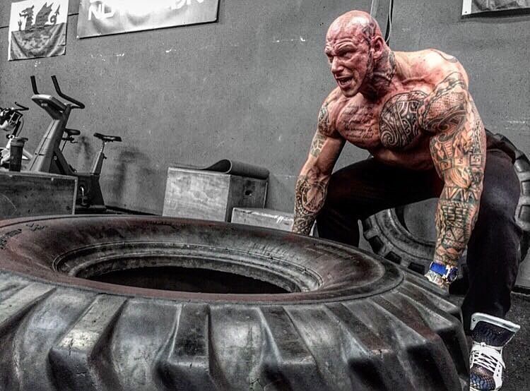 (Video) El terrorífico Martyn Ford se prepara para su debut en las MMA