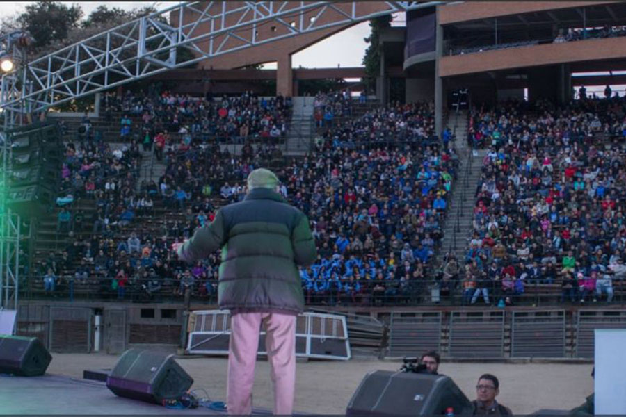 Seis mil personas asistieron a charla del astrónomo José Maza sobre el planeta Marte