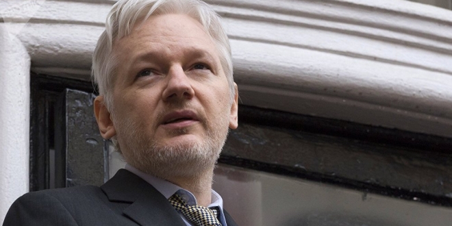Canciller de Ecuador afirma que Julian Assange mantiene su condición de «asilado»