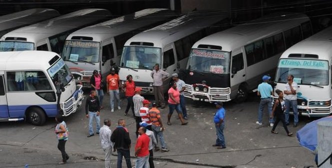 Dominicana amaneció paralizada por falta de transporte