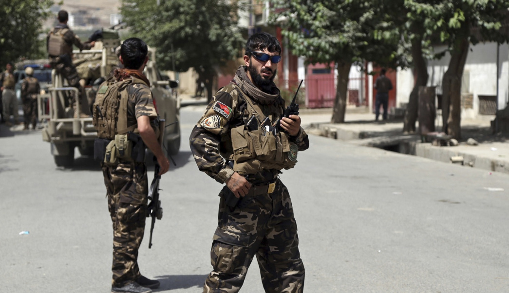 Rebeldes afganos secuestran y asesinan a 4 observadores electorales