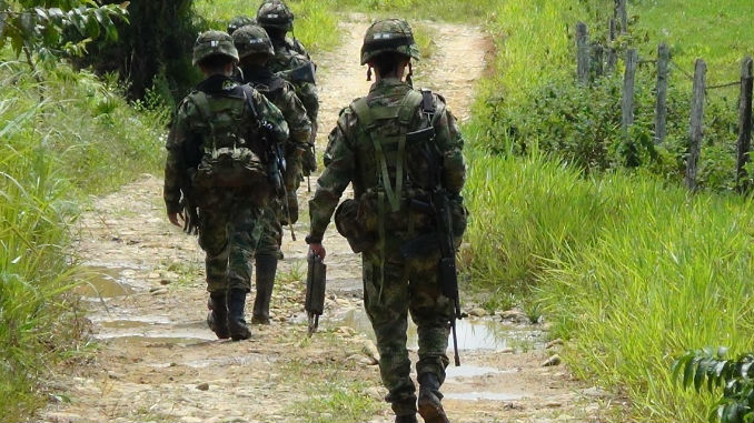 Ocho militares colombianos capturados por el asesinato de un campesino