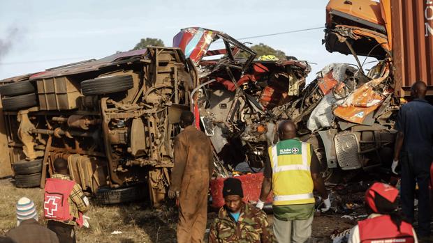 Misterioso y colosal accidente de tránsito deja 50 muertos