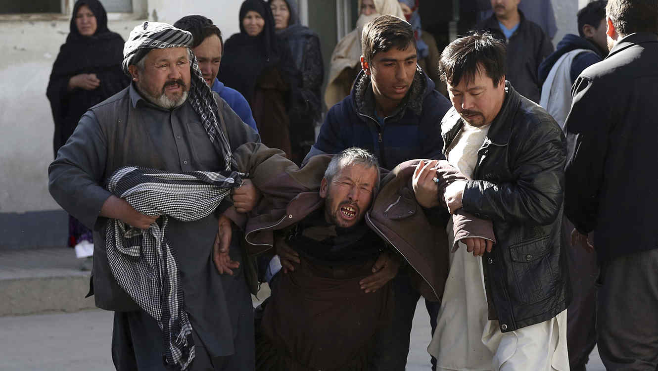 Nuevo ataque: 13 personas fallecidas deja atentado suicida en Afganitán