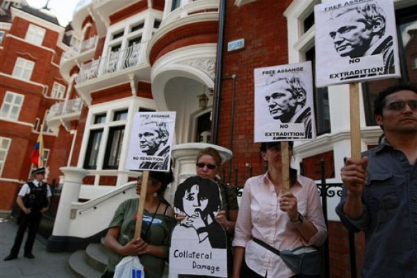 El limbo diplomático de Julian Assange