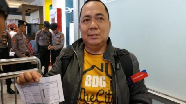 Se salvó de morir en tragedia de avión indonesio por quedar atrapado en tráfico de Yakarta