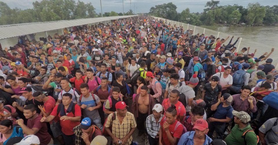 Maduro pide a Trump abrir las fronteras a caravana de migrantes de Centroamérica