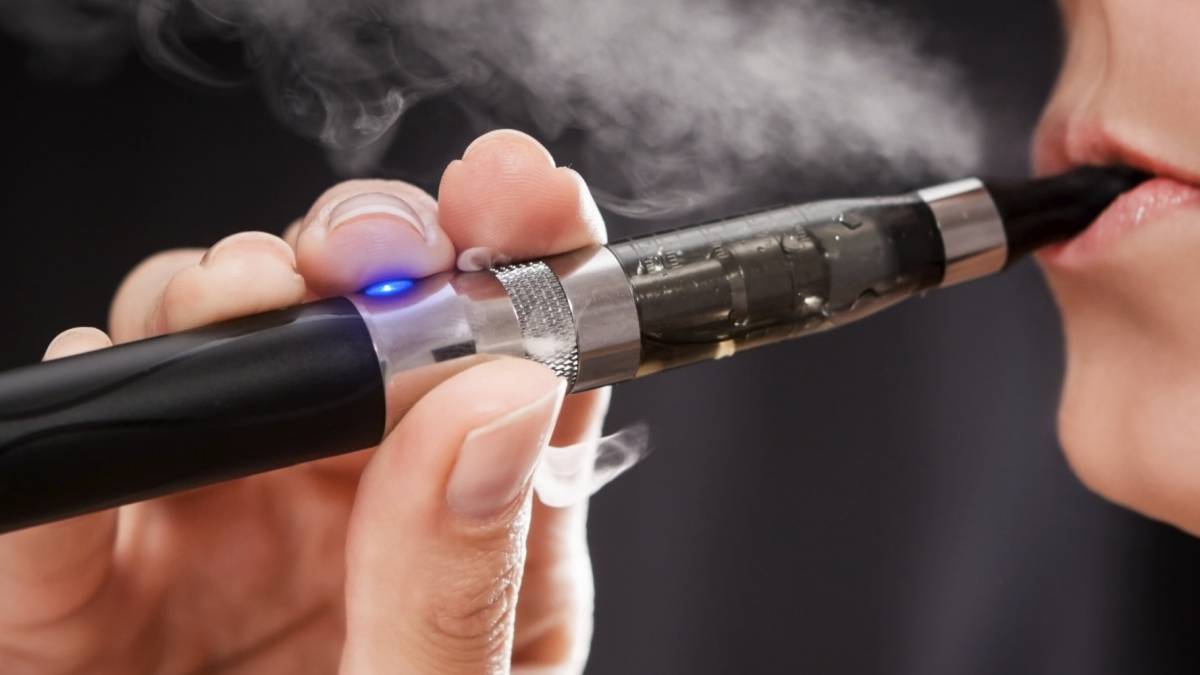 ¿Se debería regularizar el uso de cigarros electrónicos?, poblanos prefieren regulación