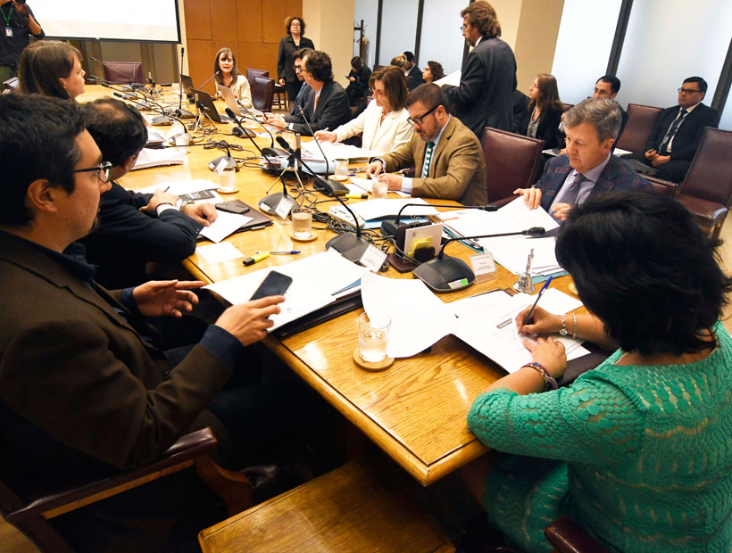 Aula Segura: Senadores rechazan indicaciones del Gobierno y ministra acusa «cambio de foco» del proyecto