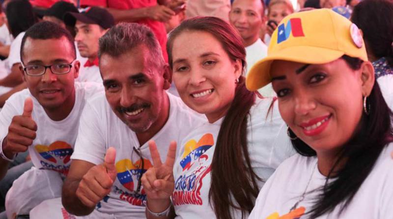 Presidente Maduro propone crear movimiento de redes comunicacionales de las Comunas
